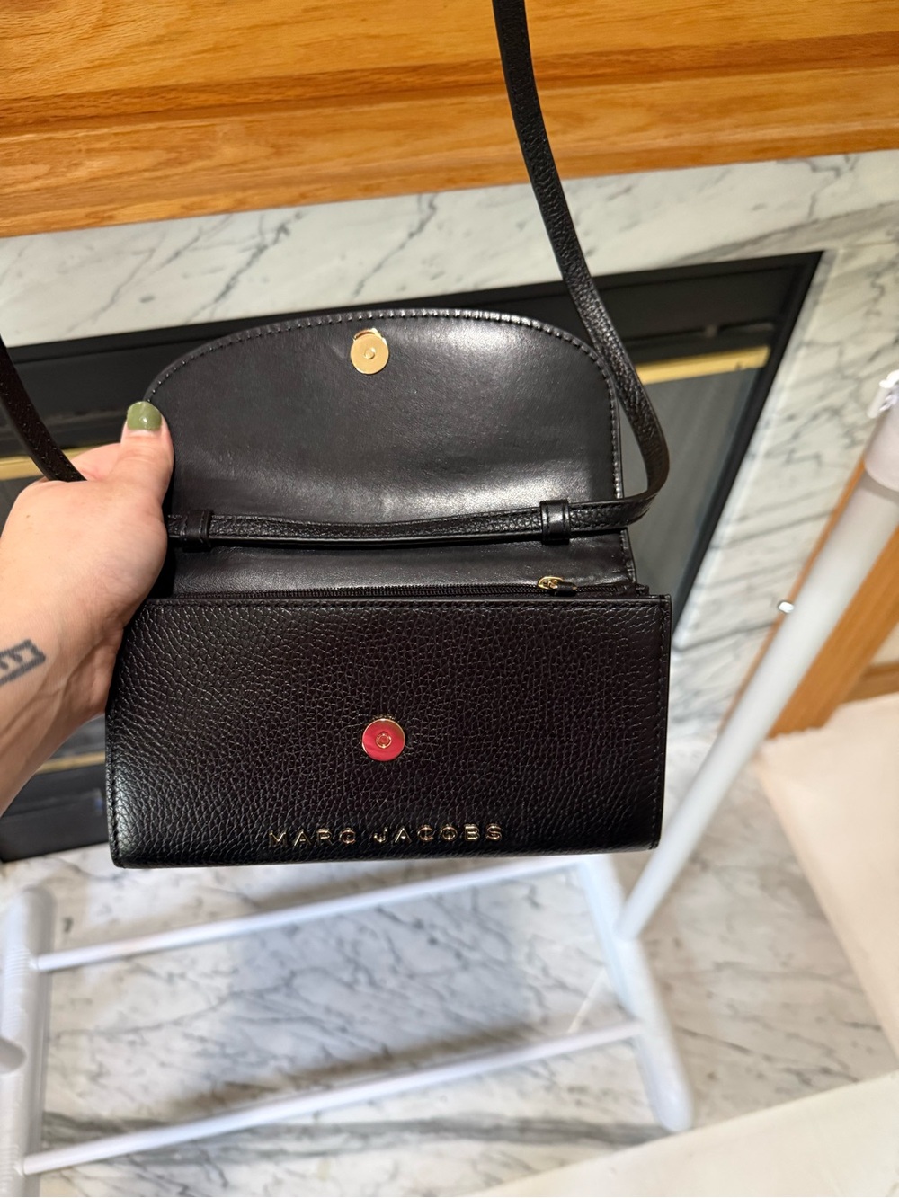 EUC Marc Jacobs Black Groove Leather Crossbody Wallet Metal Logo - Picture 14 of 16